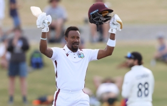 হজের সেঞ্চুরিতে লড়ছে ওয়েস্ট ইন্ডিজ