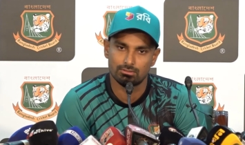 শেষ তিন ম্যাচে আমরা পরে বোলিং করেছি এবং শিশির এখানে বড় একটা সমস্যা ছিল।… ব্যাটিংয়ের সময় তারা শিশিরের কারণে কিছু সহায়তা পেয়েছে তবে তাদের কৃতিত্ব দিতেই হবে ▷