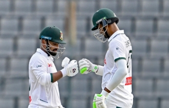 টেলএন্ডারদের নিয়ে সতর্ক লড়াই লিটনের