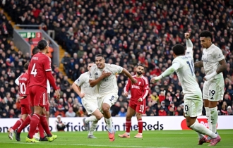 প্রিমিয়ার লিগে একই রাতে লিভারপুল-সিটির হার