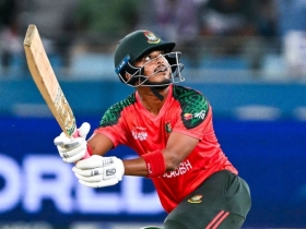 আমি দেখেছি, এমন একজনকে পাঠানো হচ্ছে, যিনি তখন পেসারদের সামলাতে পারতেন। তখনও পাওয়ারপ্লে চলছিল, তাই সে ফাস্ট বোলারদের বিপক্ষে বেশি খেলতে পারত ▷