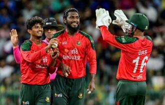 মাহেদীর ৪ উইকেট, সিরিজ জয়ে ১৩৩ রানের লক্ষ্য পেল বাংলাদেশ