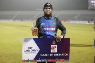 নিলামে প্রথম ডাকে দল না পাওয়ায় হতবাক হয়েছিলেন মাহমুদউল্লাহ নিলামে প্রথম ডাকে দল না পাওয়ায় হতবাক হয়েছিলেন মাহমুদউল্লাহ