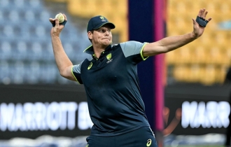 স্মিথকে না খেলানোয় ক্ষুব্ধ মার্ক ওয়াহ