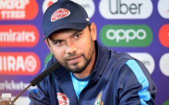 তামিমকে বোর্ড কর্তার দেওয়া প্রস্তাব নিয়ে প্রশ্ন মাশরাফির