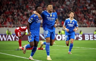 ৭ মিনিটে হ্যাটট্রিকের কৃতিত্ব সতীর্থদের দিলেন এমবাপ্পে