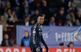 জোড়া গোলে রোনালদোর আরও কাছে এমবাপ্পে জোড়া গোলে রোনালদোর আরও কাছে এমবাপ্পে