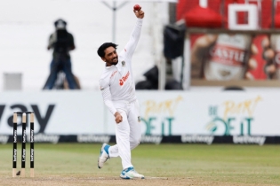 বল হাতে সফলতার কৃতিত্ব শান্তকেও দিলেন মুমিনুল