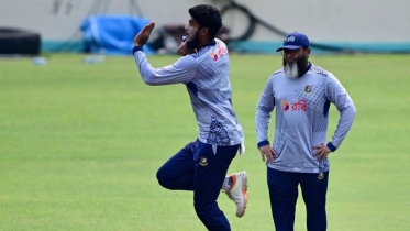 দীর্ঘ মেয়াদে মুশতাককে পাওয়া নিয়ে অনিশ্চয়তা