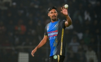 সাকিবের পর ২য় বাংলাদেশি হিসেবে টি-টুয়েন্টিতে ৪০০ উইকেট মুস্তাফিজের