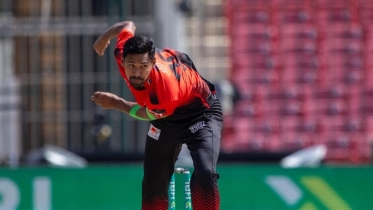 শেষ ৩ বলে মুস্তাফিজের ২ উইকেট