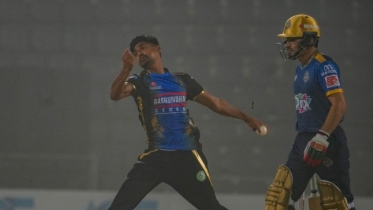 দুর্দান্ত শেষ ওভারে রংপুরকে জেতালেন মুস্তাফিজ দুর্দান্ত শেষ ওভারে রংপুরকে জেতালেন মুস্তাফিজ