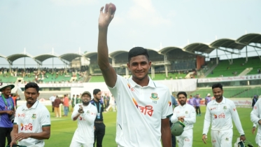 ৫ উইকেট নিয়ে নাহিদের অনন্য কীর্তি