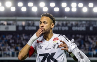 দলের বিপদে চোট নিয়ে খেলে গোল নেইমারের