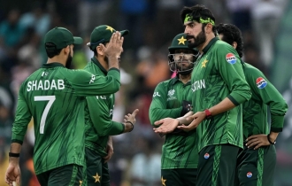 নামিবিয়াকে গুঁড়িয়ে সুপার এইটে পাকিস্তান