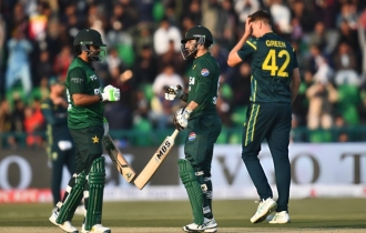 অনভিজ্ঞ অস্ট্রেলিয়াকে হারিয়ে সিরিজ শুরু পাকিস্তানের