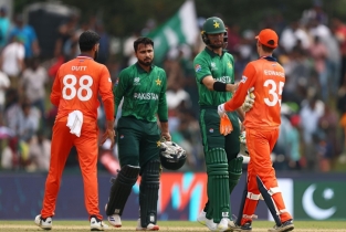 বিপর্যয় কাটিয়ে ফাহিমের ব্যাটে পাকিস্তানের রোমাঞ্চকর জয়