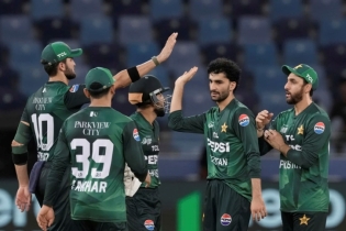 ওমানকে উড়িয়ে এশিয়া কাপ শুরু পাকিস্তানের