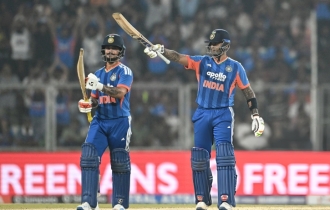 ৪৯৬ রান ও ৩৬ ছক্কার ম্যাচে ওলট-পালট টি-টুয়েন্টির রেকর্ড বই