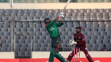 সুপার ওভারে রিশাদকে না নামানোর সিদ্ধান্ত মিরাজ-সিমন্সের, অবাক ক্যারিবয়ানরা