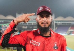 পিএসএলের সর্বোচ্চ উইকেটশিকারির ক্যাপ রিশাদের মাথায়