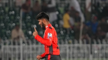 পিএসএল অভিষেকে ৩ উইকেট নিয়ে দলকে জেতালেন রিশাদ
