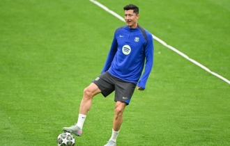 ফাইনালে ওঠার লড়াইয়ে বার্সা দলে লেভানডফস্কি