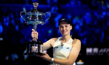 সাবালেঙ্কাকে হারিয়ে অস্ট্রেলিয়ান ওপেনের নতুন রানি রিবাকিনা