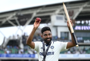 ওভাল টেস্ট জিতিয়ে ক্যারিয়ার সেরা র‌্যাঙ্কিংয়ে সিরাজ