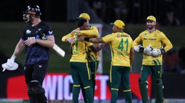 নিউ জিল্যান্ডকে গুঁড়িয়ে সিরিজ শুরু দক্ষিণ আফ্রিকার নিউ জিল্যান্ডকে গুঁড়িয়ে সিরিজ শুরু দক্ষিণ আফ্রিকার