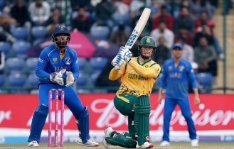 আমিরাতকে হারিয়ে অপরাজিত থেকেই গ্রুপপর্ব শেষ করল দ. আফ্রিকা