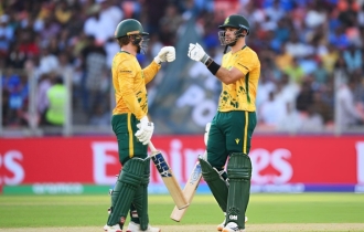 উইন্ডিজকে গুঁড়িয়ে সেমির দ্বারপ্রান্তে দক্ষিণ আফ্রিকা