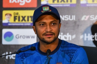 ‘ব্যক্তি আগে না দল আগে’ প্রশ্ন সাকিবের