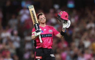 ১১ বছর পর বিগ ব্যাশে স্টার্ক, স্মিথের শতকের রেকর্ড