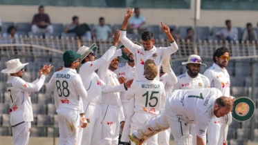 সাকিবকে ছাড়িয়ে শীর্ষে তাইজুল