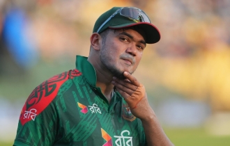 তাসকিনকে নিয়ে বোলিংয়ে বাংলাদেশ