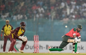 ব্যাটিং ব্যর্থতায় হার দিয়ে টি-টুয়েন্টি সিরিজ শুরু বাংলাদেশের