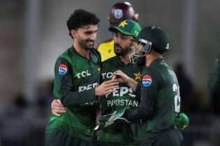 ওয়েস্ট ইন্ডিজকে হারিয়ে টি-টুয়েন্টি সিরিজ শুরু পাকিস্তানের