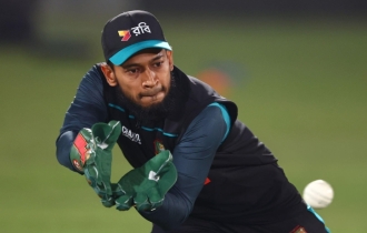 উইকেটের পেছনে মুশফিকের বিকল্প কারা?