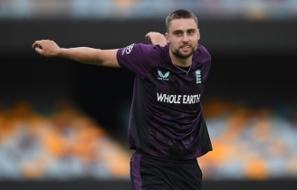 দ্বিতীয় অ্যাশেজ টেস্টে ইংল্যান্ড একাদশে জ্যাকস