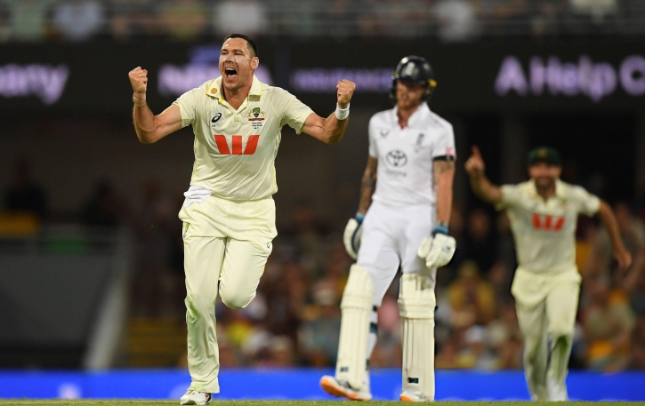 ইংল্যান্ডের ৬ উইকেট নিয়ে জয় দেখছে অস্ট্রেলিয়া