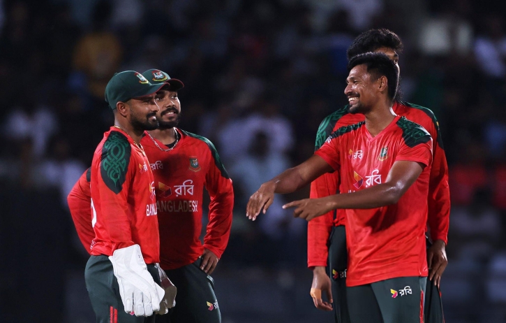 হংকংয়ের বিপক্ষে দুঃস্মৃতি কাটিয়ে এশিয়া কাপ শুরুর অপেক্ষায় বাংলাদেশ হংকংয়ের বিপক্ষে দুঃস্মৃতি কাটিয়ে এশিয়া কাপ শুরুর অপেক্ষায় বাংলাদেশ
