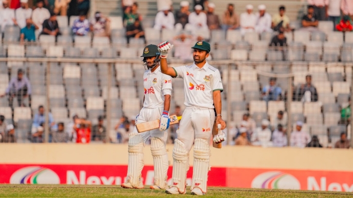 ফলোঅন না করিয়ে ব্যাটিংয়ে নেমে বিশাল লিড নেওয়ার পথে বাংলাদেশ