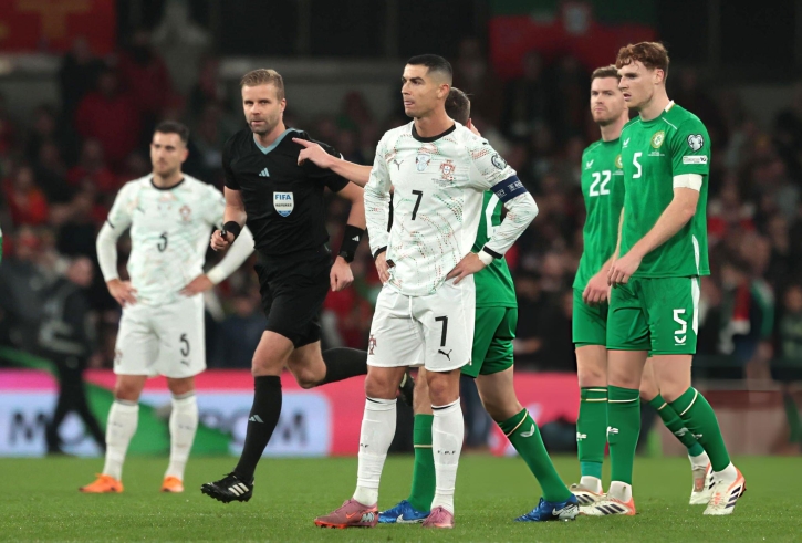 রোনালদোর ‘প্রথম’ লাল কার্ড, আয়ারল্যান্ডের কাছে হেরে বিশ্বকাপের অপেক্ষা বাড়ল পর্তুগালের