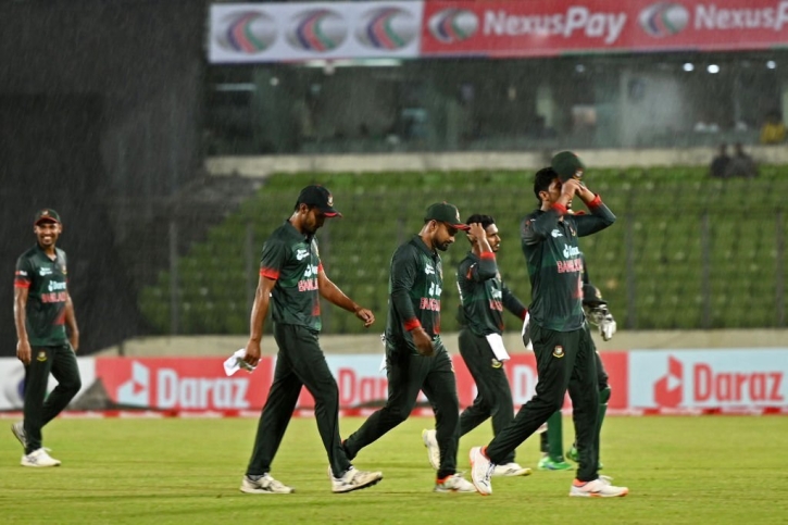 বৃষ্টিতে পরিত্যক্ত সৌম্য-রিয়াদের ফেরার ম্যাচ বৃষ্টিতে পরিত্যক্ত সৌম্য-রিয়াদের ফেরার ম্যাচ
