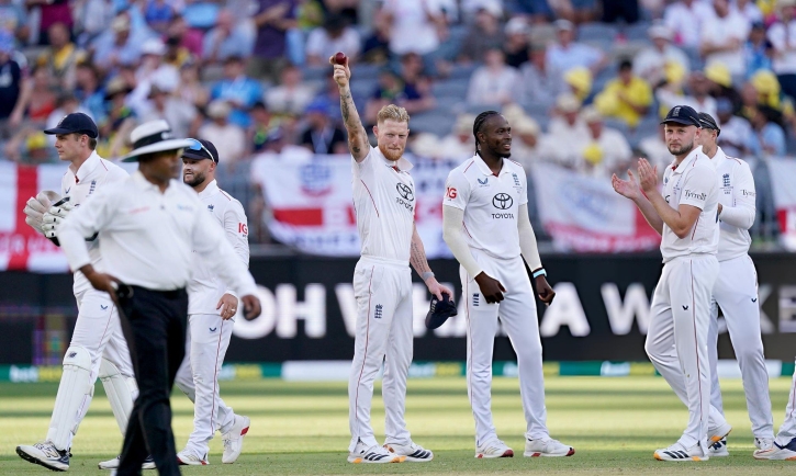 স্টার্কের পর ইংল্যান্ডের পেস তোপ, পার্থে প্রথম দিনেই পড়ল ১৯ উইকেট