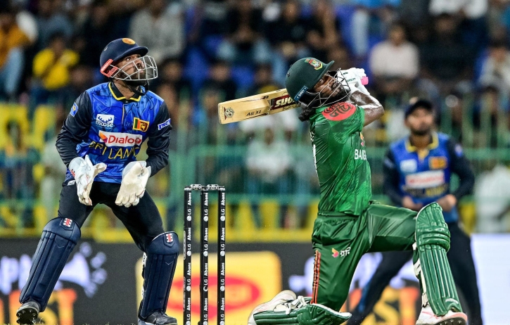 সাড়ে ৫২ গড় নিয়ে দলের সেরা ব্যাটার, তবুও ৭ নম্বরে জাকের