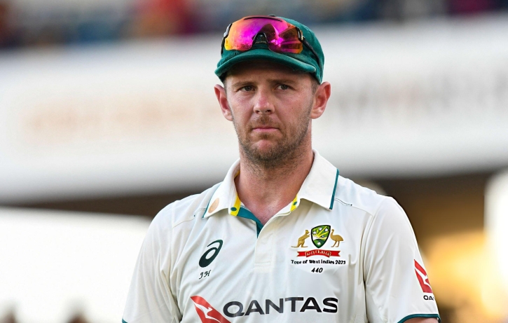 অ্যাশেজের প্রথম টেস্ট থেকে এবার ছিটকে গেলেন হ্যাজেলউড