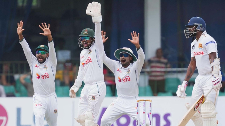 উইকেটের পেছনে মুশফিককে ছাড়ালেন লিটন উইকেটের পেছনে মুশফিককে ছাড়ালেন লিটন