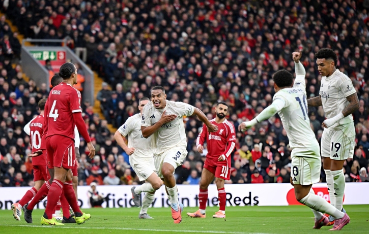 প্রিমিয়ার লিগে একই রাতে লিভারপুল-সিটির হার